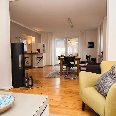 Mitte 6 *