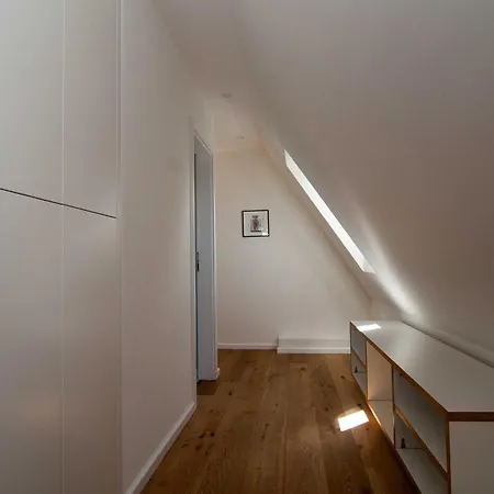 Mitte 6 *