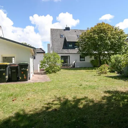 Mitte 6 *